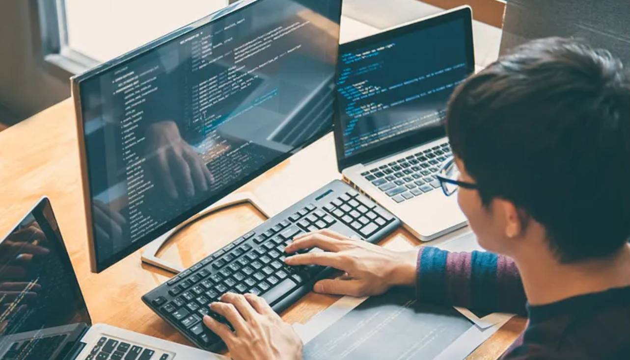 Angular vs. React: Choosing the Best Front-End Framework